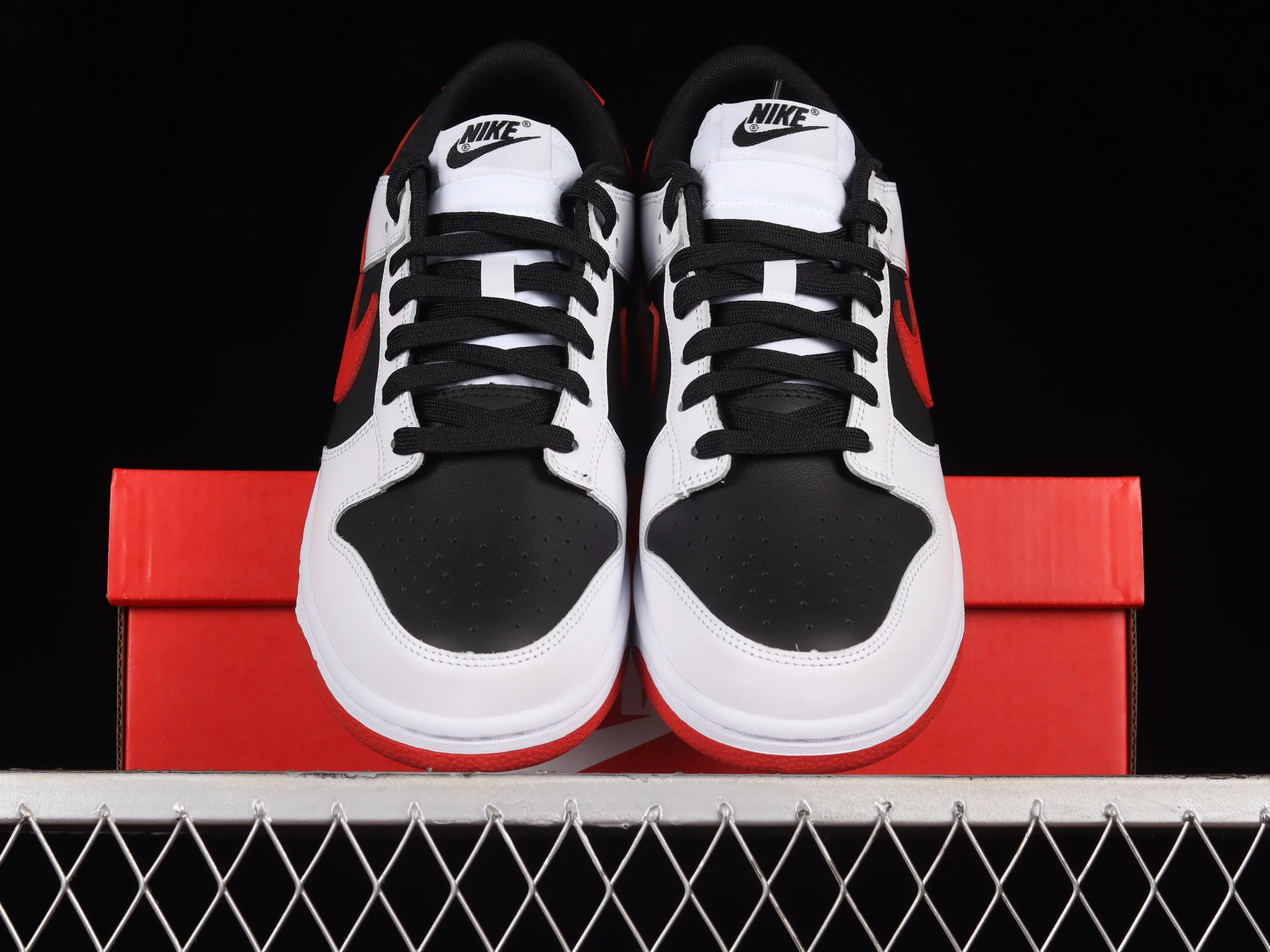 All categories Nk SB Dunk series Nk SB Dunk Low low-top sneakers C version Nk Dunk Low white, black and red color matching SB low-top sports and leisure sneakers FD9762-061